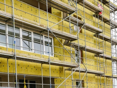 Image d'un lot de travaux sur une copropriété en pleine rénovation énergétique.